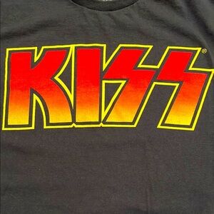 KISS Black Yellow Red Short Sleeve Tee Graphic Band music - M